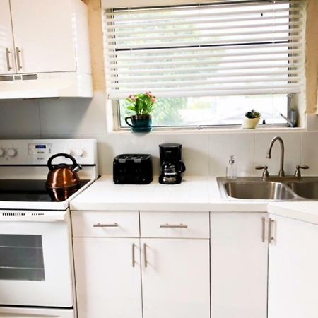 Modern 2/1 Apt Near Midtown And Beaches Miami Kültér fotó