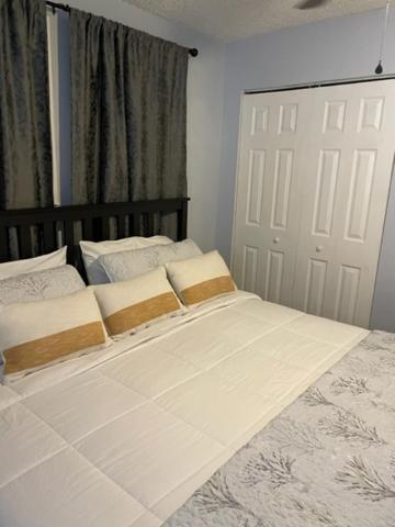 Modern 2/1 Apt Near Midtown And Beaches Miami Kültér fotó