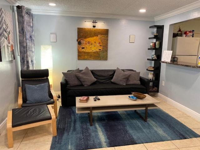 Modern 2/1 Apt Near Midtown And Beaches Miami Kültér fotó