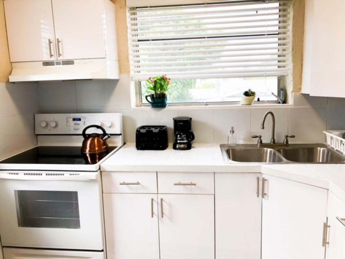 Modern 2/1 Apt Near Midtown And Beaches Miami Kültér fotó